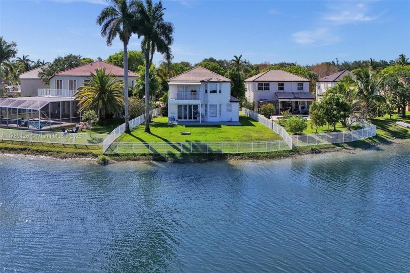 Modern Lakefront Living in Riviera Isles. Stunning 3-bed, 2 - Beach Home for sale in Miramar, Florida on Beachhouse.com