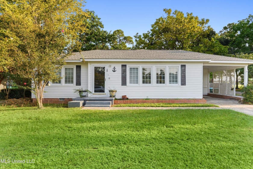 Welcome Home to your Move-In-Ready Cottage on the Coast! This - Beach Home for sale in Gulfport, Mississippi on Beachhouse.com