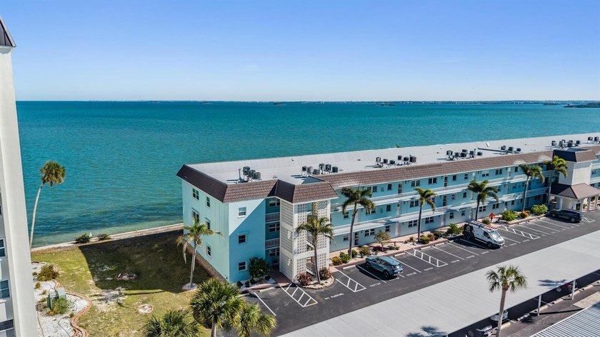 Welcome to this beautifully updated 1 bedroom, 1 bathroom condo - Beach Condo for sale in Dunedin, Florida on Beachhouse.com