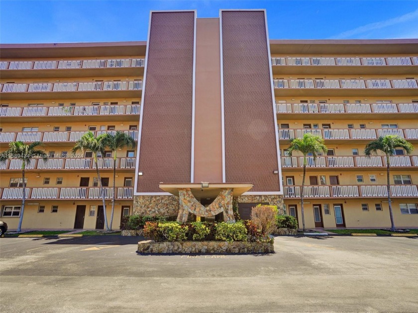 Consider this well kept, 2 Bedroom, 2 Bath condo in Sunny - Beach Condo for sale in Hallandale Beach, Florida on Beachhouse.com