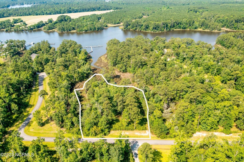 This gorgeous lot offers beautiful water views and marsh views - Beach Acreage for sale in Oriental, North Carolina on Beachhouse.com