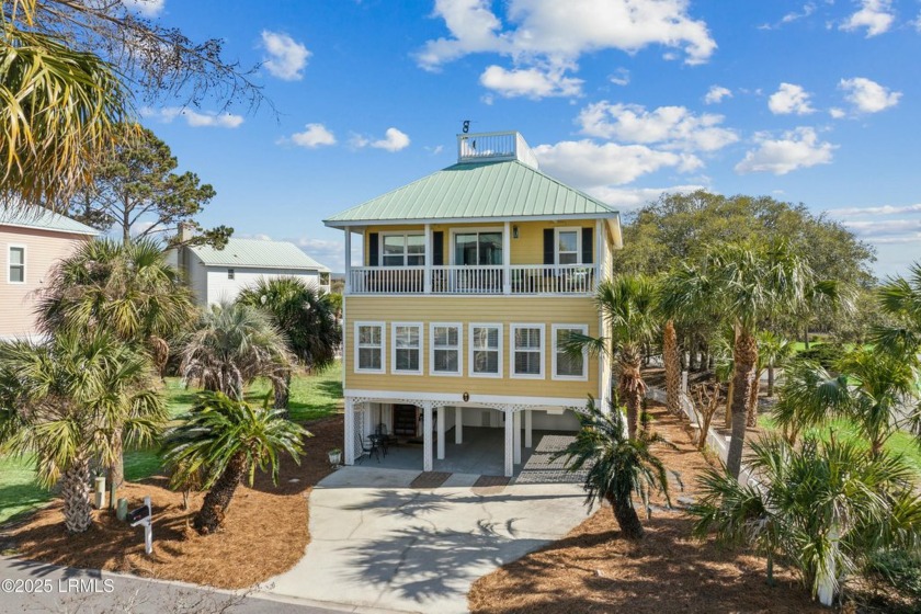 Welcome to this beautifully renovated sea cottage in gated - Beach Home for sale in Saint Helena Island, South Carolina on Beachhouse.com