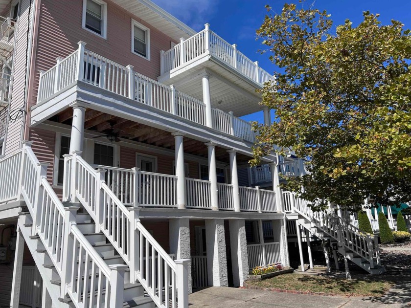 GREAT INVESTOR OPPORTUNITY! Centrally located apartment building - Beach Lot for sale in Ocean City, New Jersey on Beachhouse.com