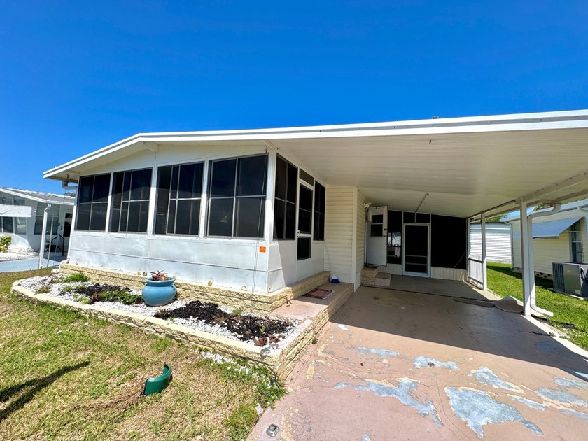 Opportunity knocks! This 2 bedroom, 2 bathroom 1973 Rama mobile - Beach Home for sale in Daytona Beach, Florida on Beachhouse.com