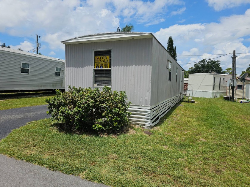 Classic 1984 over 1000 sq foot mobile home. Finished with a nice - Beach Home for sale in Hudson, Florida on Beachhouse.com