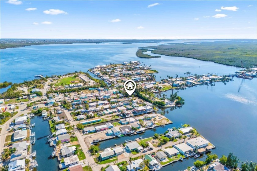 Ever wanted a charming little cottage on the water with direct - Beach Home for sale in Matlacha, Florida on Beachhouse.com