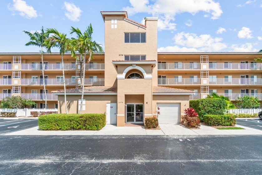 This spacious two bedroom+den, two bath corner unit has light - Beach Condo for sale in Boynton Beach, Florida on Beachhouse.com