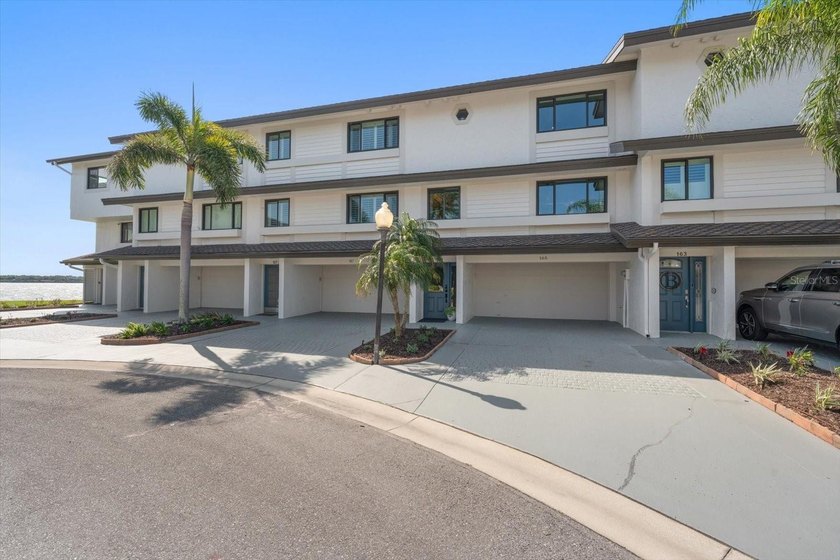 Under contract-accepting backup offers. Luxurious Waterfront - Beach Townhome/Townhouse for sale in Clearwater Beach, Florida on Beachhouse.com