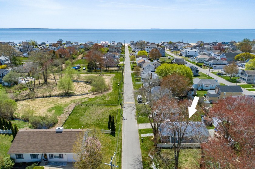 Renovated beach cottage with the perfect blend of nostalgia and - Beach Home for sale in Old Lyme, Connecticut on Beachhouse.com