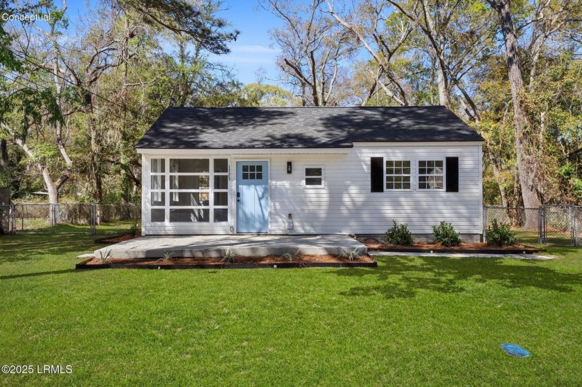 Charming and move-in ready, this 2-bedroom, 1-bathroom home in - Beach Home for sale in Port Royal, South Carolina on Beachhouse.com