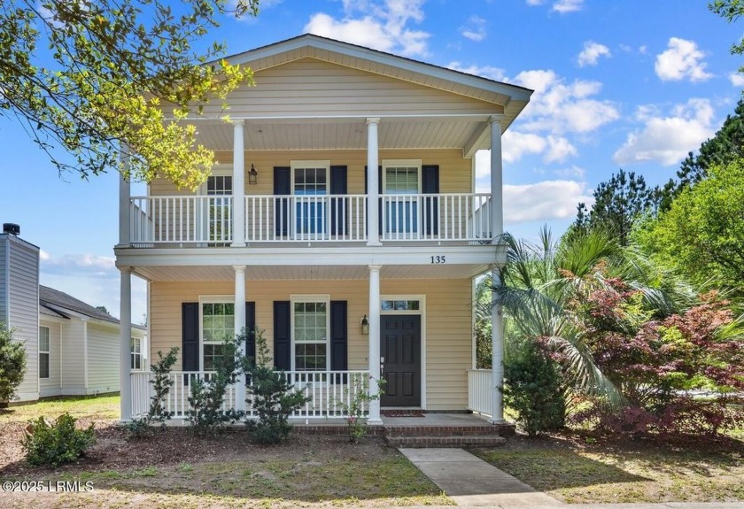 Prime Bluffton Park Location! This 3 bedroom, 2.5 bath home - Beach Home for sale in Bluffton, South Carolina on Beachhouse.com