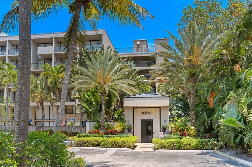 Welcome home to your renovated condominium in Lakeshore Club in - Beach Condo for sale in West Palm Beach, Florida on Beachhouse.com