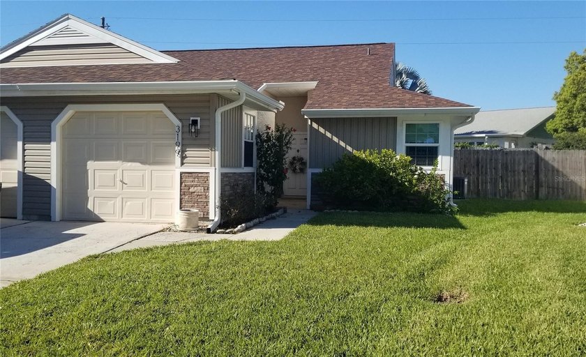 Charming 3 bedroom, 2 bath condo with a one car garage in a - Beach Condo for sale in Palm Harbor, Florida on Beachhouse.com