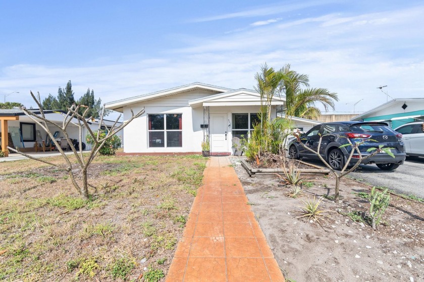 Spacious 5BD/3BA home in Lake Worth! This beautiful property - Beach Home for sale in Lake Worth Beach, Florida on Beachhouse.com