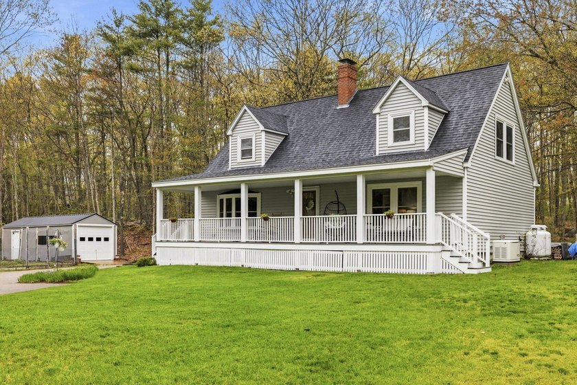 Classic Maine charm meets practical country living in this - Beach Home for sale in York, Maine on Beachhouse.com