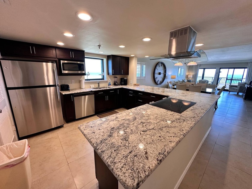 Spacious 2 bedroom/2 bath, 6th floor end unit directly on the - Beach Condo for sale in Destin, Florida on Beachhouse.com