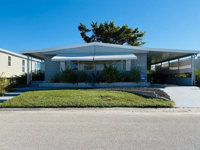 Looking for a spacious, fully updated 3-bedroom, 2-bath home - Beach Home for sale in Ellenton, Florida on Beachhouse.com