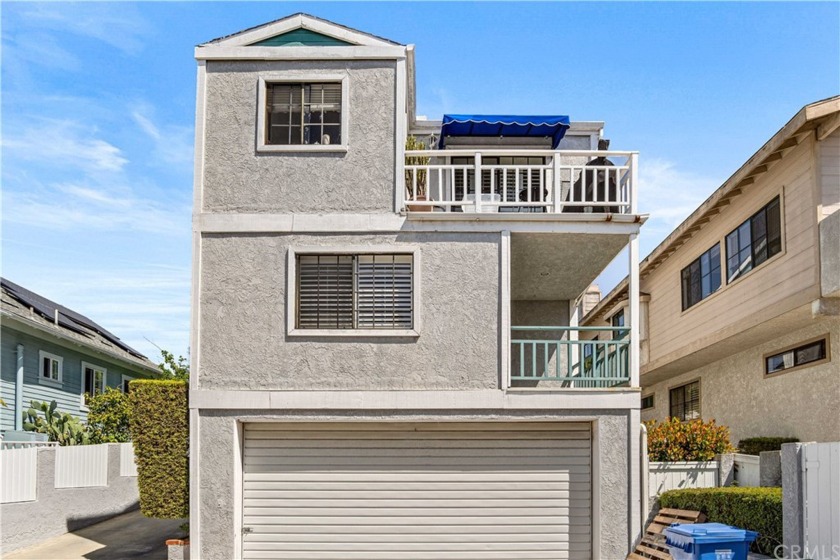 This stand alone front unit townhouse in South Redondo Beach is - Beach Townhome/Townhouse for sale in Redondo Beach, California on Beachhouse.com