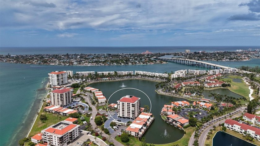 Where do you begin with this gorgeous 1500 sq ft light and - Beach Condo for sale in St. Petersburg, Florida on Beachhouse.com
