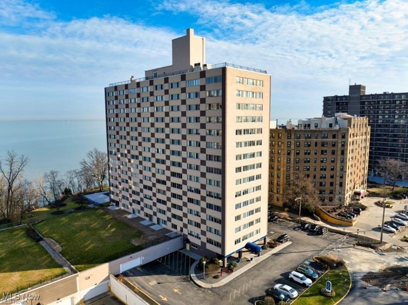 Welcome to your new lakeside sanctuary in the Marine Towers East - Beach Condo for sale in Lakewood, Ohio on Beachhouse.com