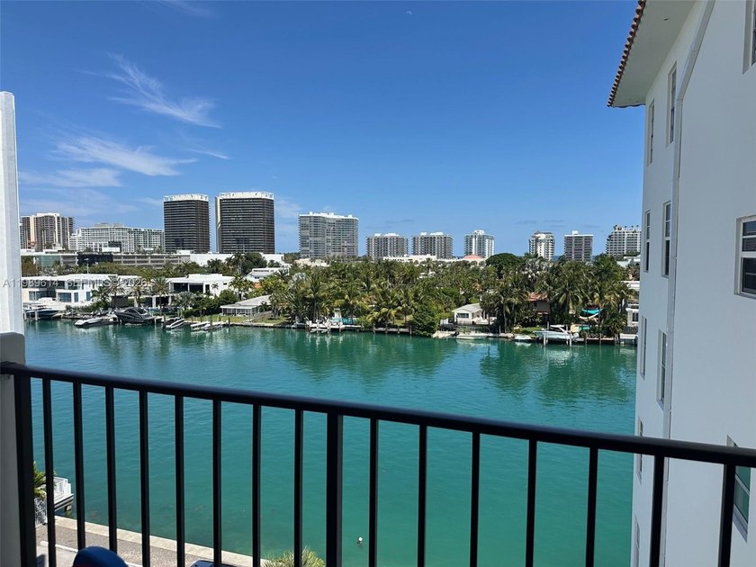 Spacious 1,510 sq.ft. 2BD/2.5BA residence in Bay Harbor Islands - Beach Condo for sale in Bay Harbor Islands, Florida on Beachhouse.com