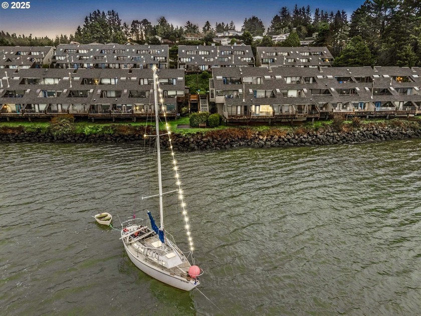Bay-front condo with stunning bridge and water views, offered - Beach Condo for sale in Newport, Oregon on Beachhouse.com