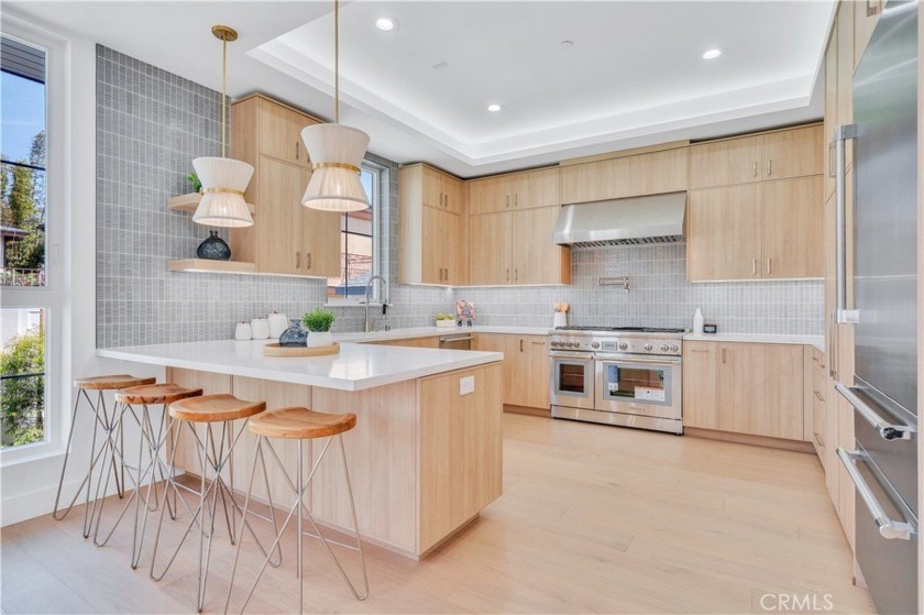 No shared driveways, no common walls! This North Redondo Beach - Beach Townhome/Townhouse for sale in Redondo Beach, California on Beachhouse.com