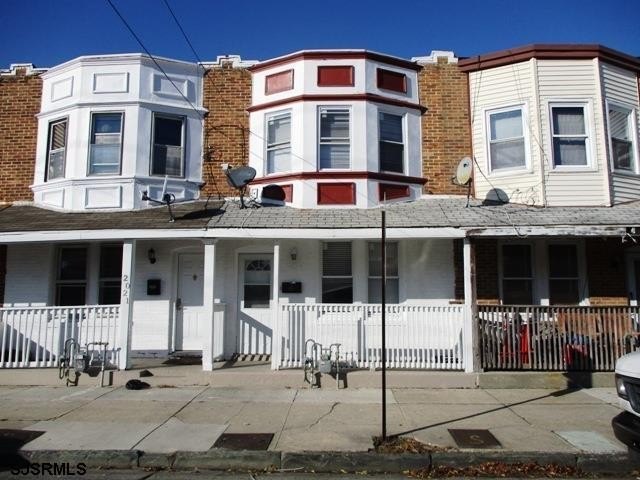 Two story row home with EXTREMELY LOW Taxes! Income and Expenses - Beach Home for sale in Atlantic City, New Jersey on Beachhouse.com