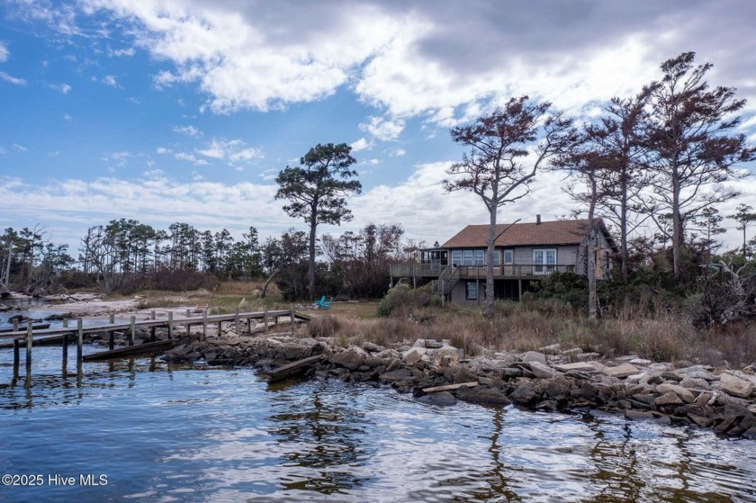 Charming Coastal Fishing Cottage with Stunning Views. Escape to - Beach Home for sale in Manns Harbor, North Carolina on Beachhouse.com