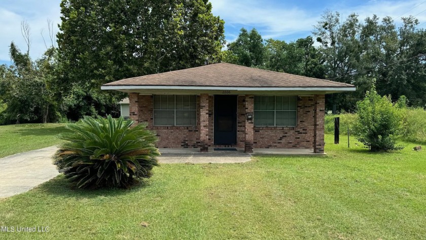 NEW ROOF COMING! SOLD AS IS! Looking for that investment - Beach Home for sale in Gulfport, Mississippi on Beachhouse.com