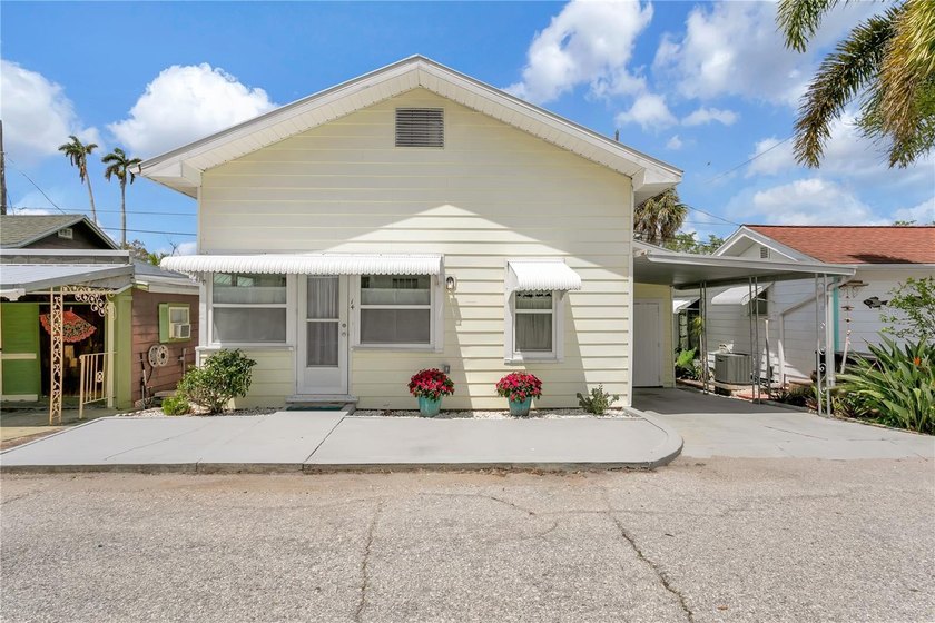 MOVE IN READY AT A FANTASIC PRICE! -- IDEAL FOR INEXPENSIVE - Beach Home for sale in Bradenton, Florida on Beachhouse.com