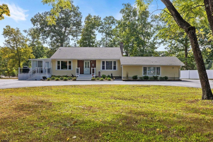 WELCOME HOME! This beautiful 3 Bedroom, 2 Bath house is packed - Beach Home for sale in Mays Landing, New Jersey on Beachhouse.com