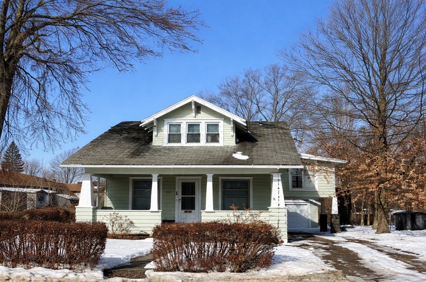 Move-In Ready! Original woodwork & vintage charm throughout! - Beach Home for sale in Erie, Pennsylvania on Beachhouse.com