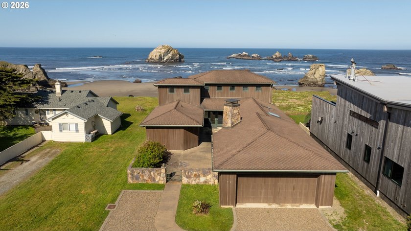 Experience the Ultimate Coastal Retreat at FACE ROCK Vacation - Beach Home for sale in Bandon, Oregon on Beachhouse.com