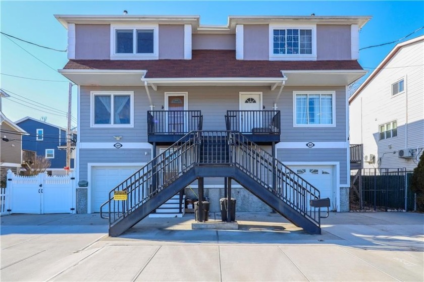 Built in 2003, this move-in ready, 3-story semi-detached home - Beach Home for sale in Staten  Island, New York on Beachhouse.com