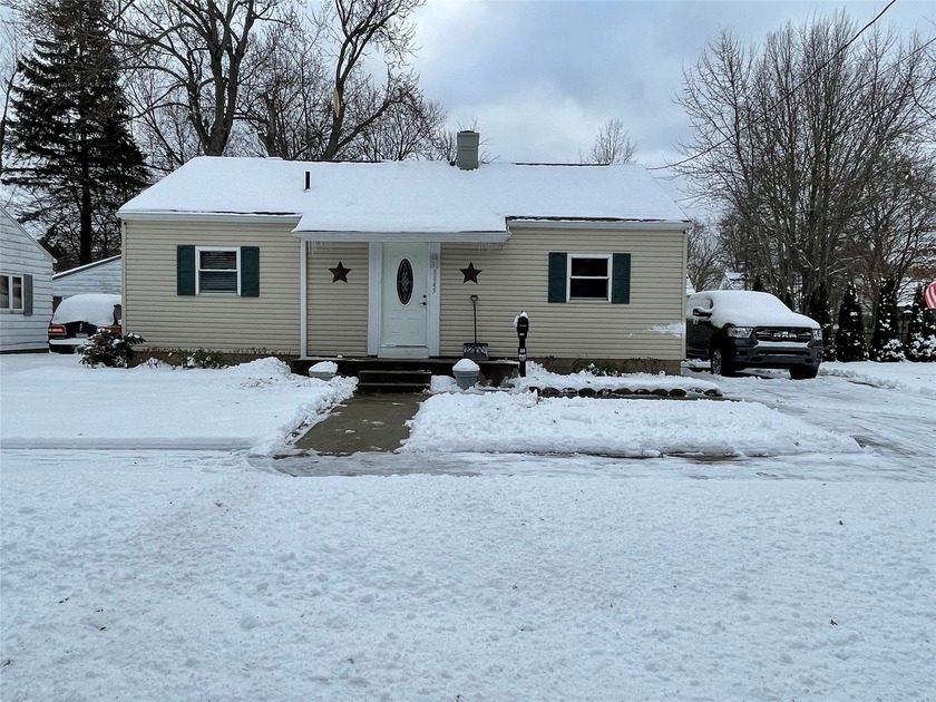 A beautifully outfitted home with 3 main bedrooms, a renovated - Beach Home for sale in Erie, Pennsylvania on Beachhouse.com