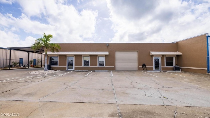 This is an awesome Office / Warehouse space for Sale only, in - Beach Commercial for sale in Cape Coral, Florida on Beachhouse.com