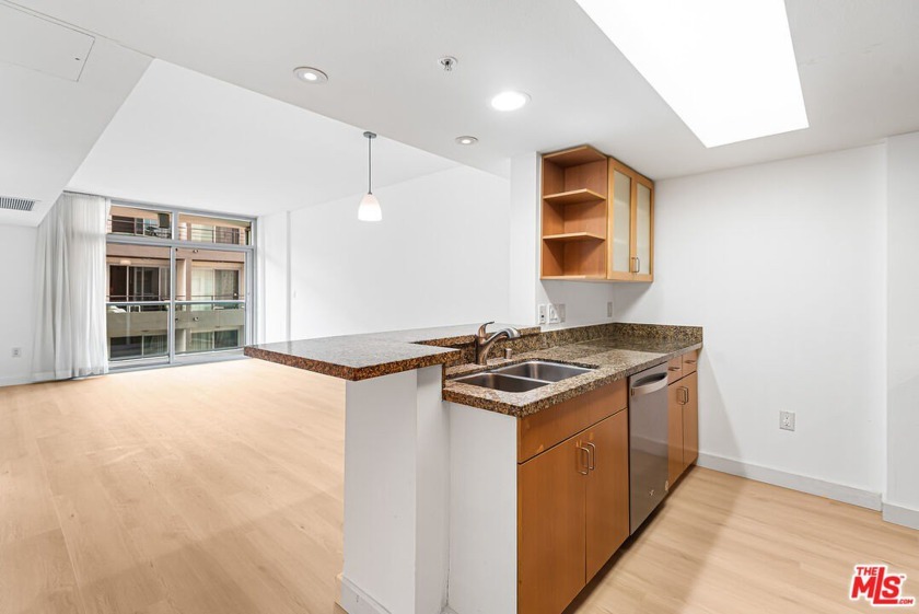 Gorgeous 1 bedroom, 1 bathroom condo in the full-service Azzurra - Beach Condo for sale in Marina Del Rey, California on Beachhouse.com