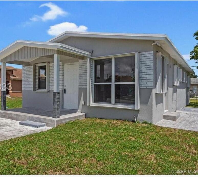 Pretty  Single Family Home 3 bedrooms, 2 bathrooms, upgrade - Beach Home for sale in Hollywood, Florida on Beachhouse.com