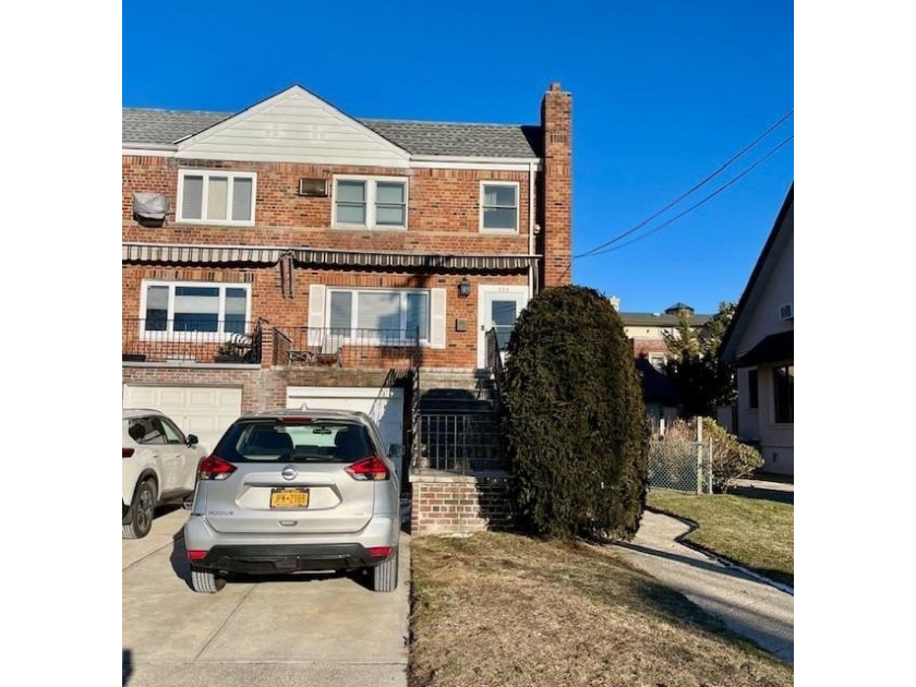 Manhattan Beach!   This 2500 square foot home is a short - Beach Home for sale in Brooklyn, New York on Beachhouse.com