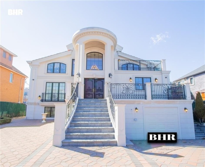 MANHATTAN BEACH 1 family detached 4 bedroom 4 bath duplex on 60' - Beach Home for sale in Brooklyn, New York on Beachhouse.com