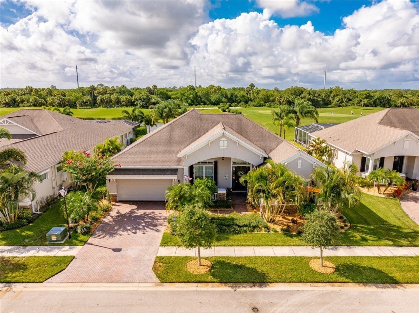 Remarkable 3/2.5/2 + den with a southern exposed screened in - Beach Home for sale in Vero Beach, Florida on Beachhouse.com
