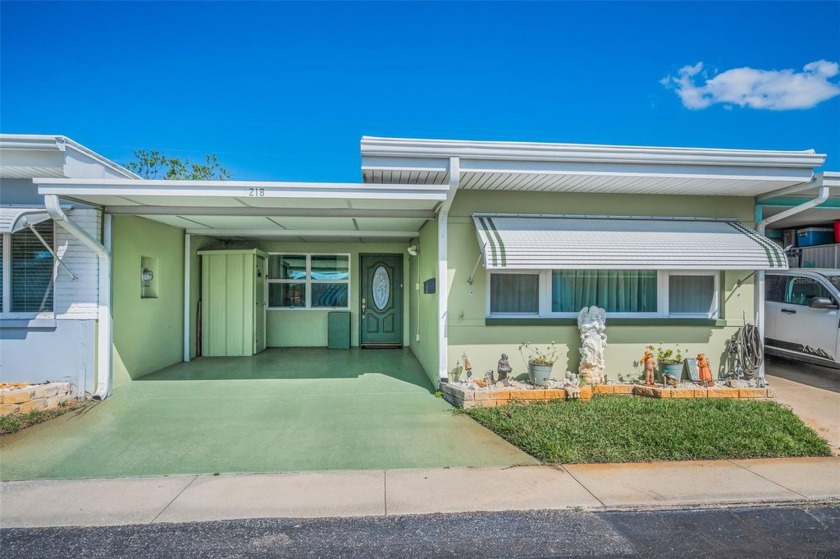 Beautifully updated villa located in a terrific 55+ community in - Beach Home for sale in Largo, Florida on Beachhouse.com