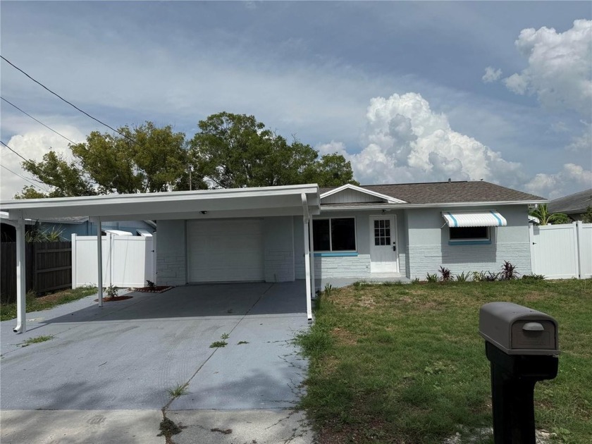 WATERFRONT HOME IN HUDSON, FLORIDA ON THE GULF COST!!! This - Beach Home for sale in Hudson, Florida on Beachhouse.com