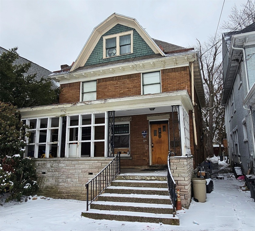 Put your cash or renovation loan to work to restore this brick - Beach Home for sale in Erie, Pennsylvania on Beachhouse.com