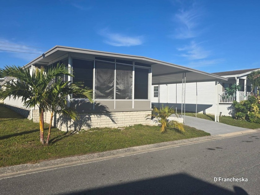 Motivated Seller! Bring offers! Stunning 2-Bed, 2-Bath Mobile - Beach Home for sale in Clearwater, Florida on Beachhouse.com