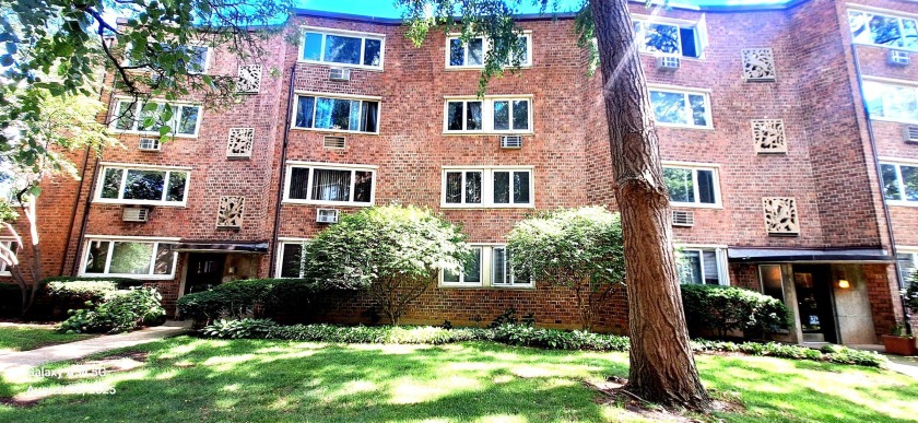 Gut Rehab, Spacious 2-bedroom, 1-bathroom unit in a well - Beach Home for sale in Chicago, Illinois on Beachhouse.com