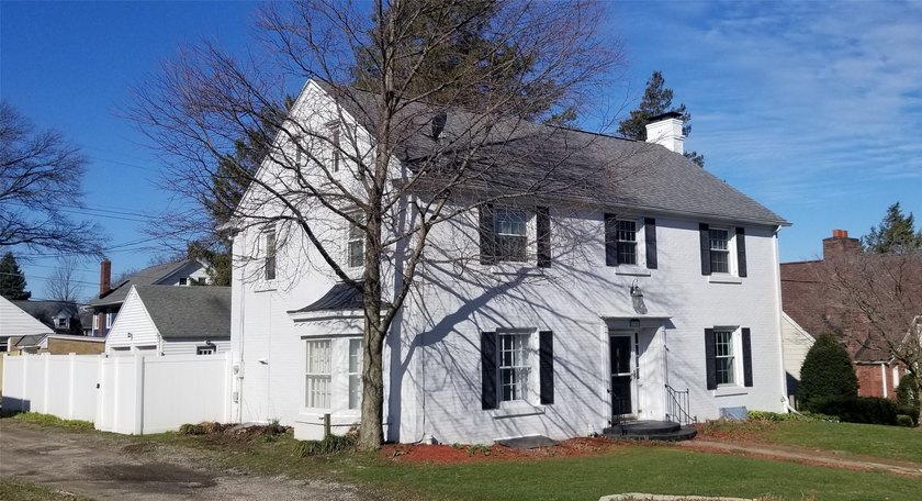 Impressive & Well Maintained 3/4 bedroom Home located in a - Beach Home for sale in Erie, Pennsylvania on Beachhouse.com