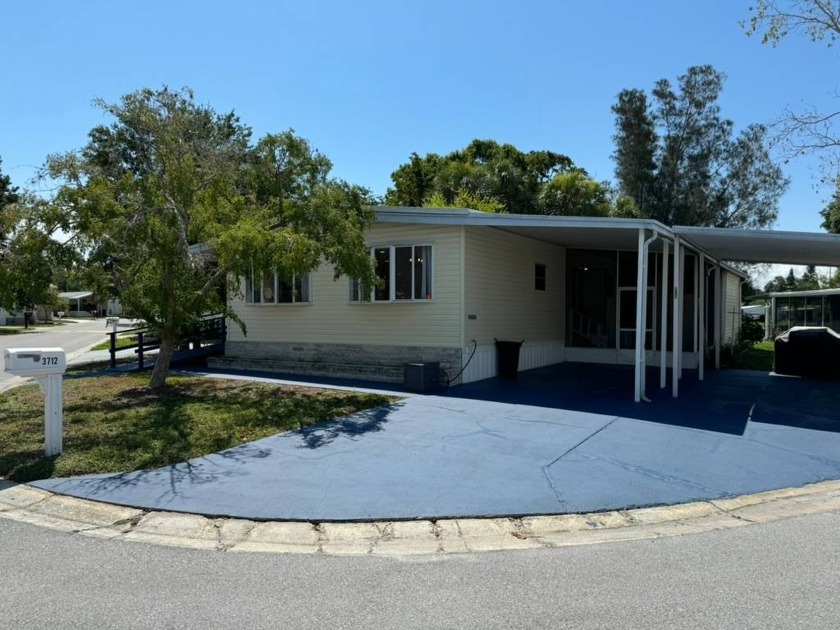 This property is situated on leased land with a monthly lot rent - Beach Home for sale in Tampa, Florida on Beachhouse.com