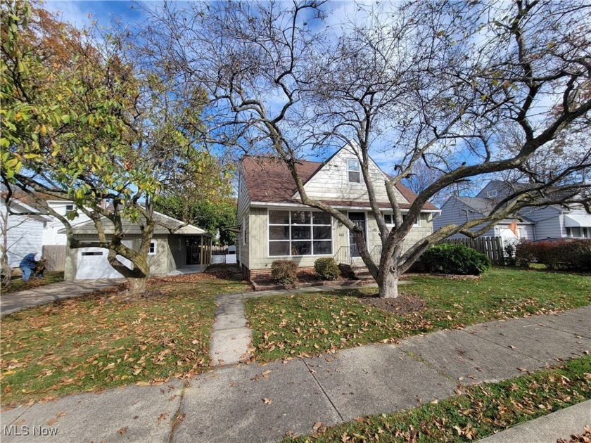 Beautifully renovated home north of Lakeshore Blvd and with Lake - Beach Home for sale in Euclid, Ohio on Beachhouse.com